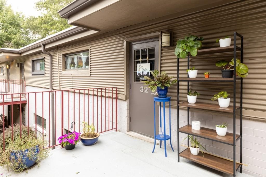 1 bedroom, 1 bathroom, 492 sq ft condominium sold at 1355 Euclid Avenue B-32, Atlanta, GA 30307