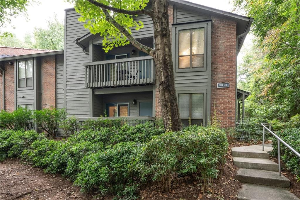 2 bedroom, 2 bathroom, 1,178 sq ft condominium sold at 1113 Mcclelen Way, Decatur, GA 30033