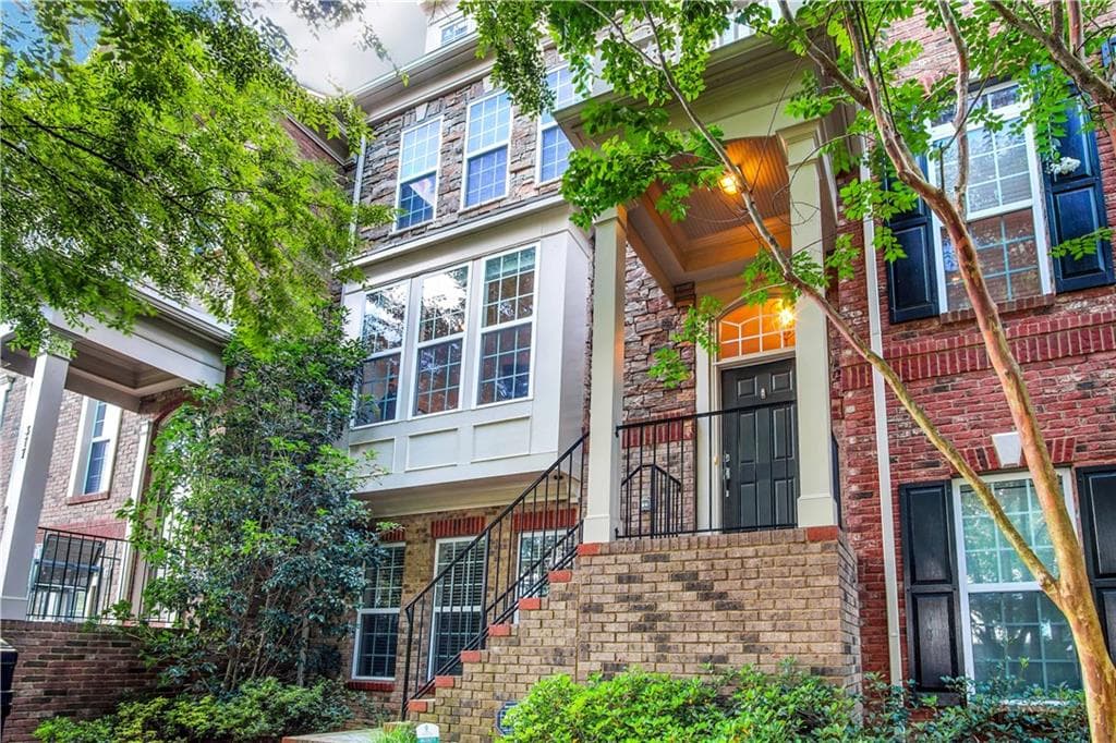3 bedroom, 4 bathroom, 2,070 sq ft townhouse sold at 379 Ardmore Court, Atlanta, GA 30309