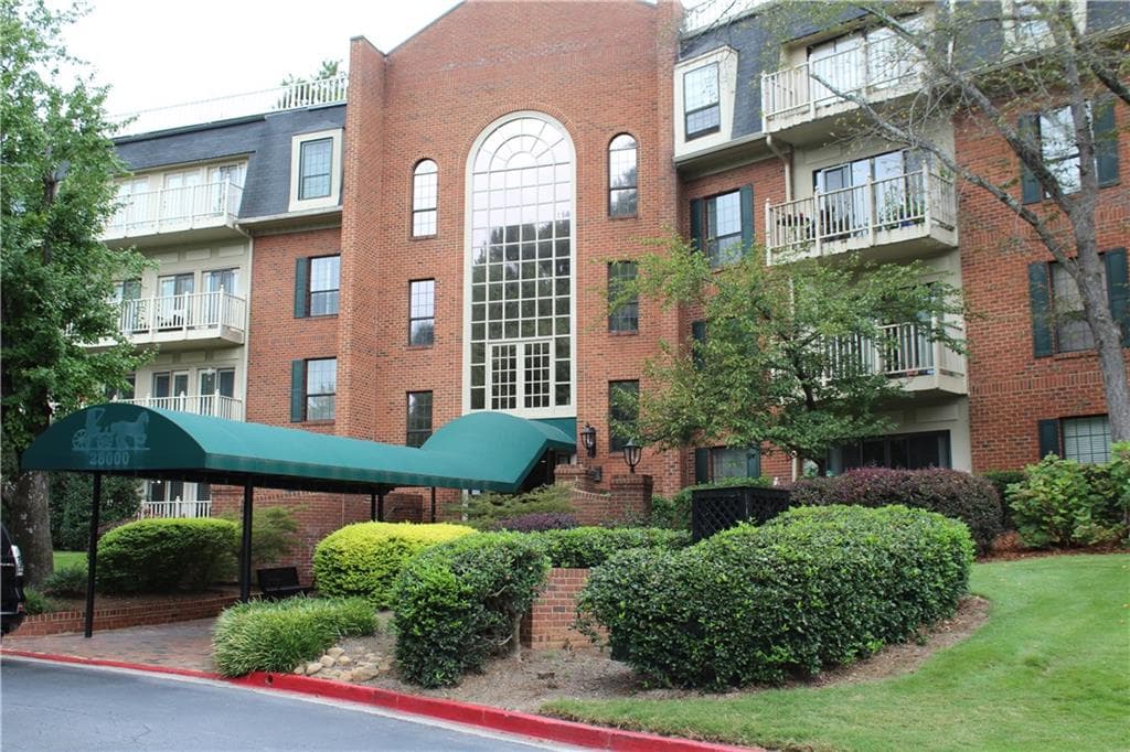 2 bedroom, 3 bathroom, 1,730 sq ft condominium sold at 28214 Plantation Drive 214, Atlanta, GA 30324