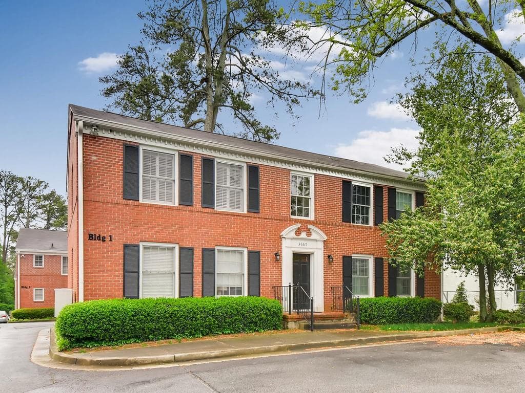1 bedroom, 1 bathroom, 590 sq ft condominium sold at 3669 Peachtree Road 1C, Atlanta, GA 30319