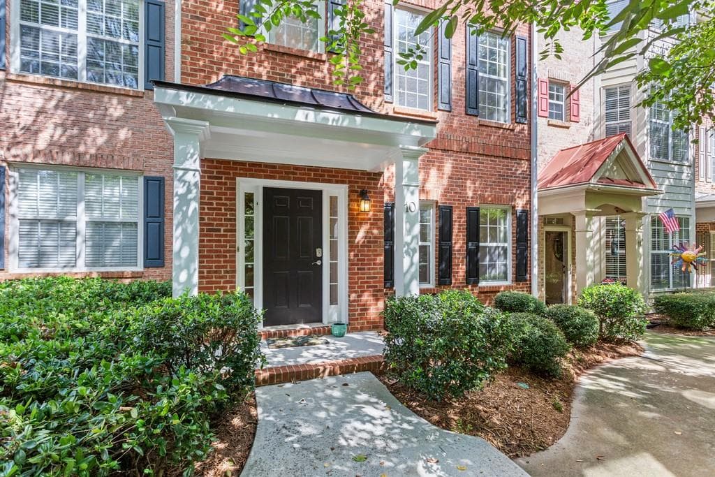 3 bedroom, 4 bathroom, 1,754 sq ft townhouse sold at 110 S Columbia Drive 10, Decatur, GA 30030