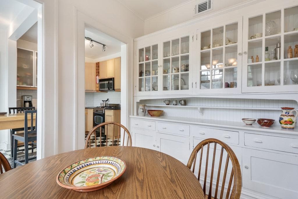 2 bedroom, 1 bathroom, 1,044 sq ft condominium sold at 633 Moreland Avenue 10, Atlanta, GA 30307
