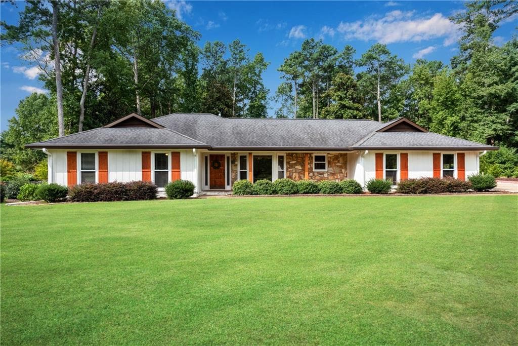 3 bedroom, 3 bathroom single family residence sold at 345 Saddle Horn Circle, Roswell, GA 30076