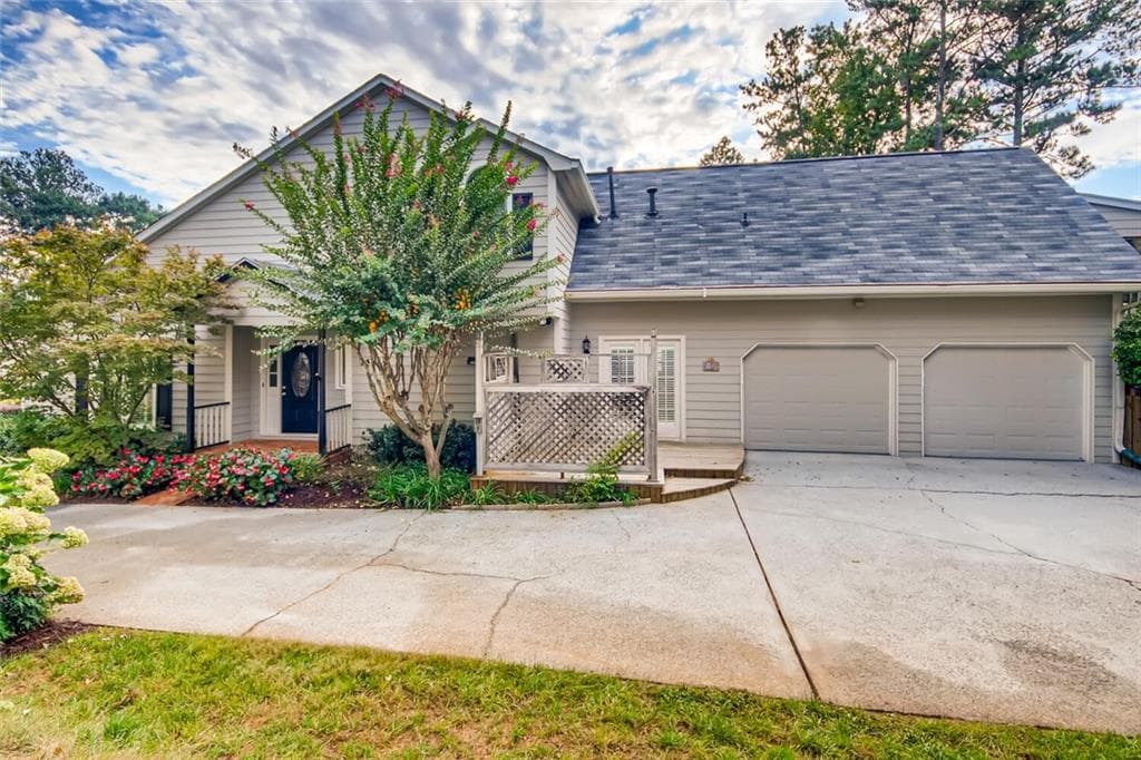 3 bedroom, 3 bathroom, 1,870 sq ft single family residence sold at 1051 Club Place, Atlanta, GA 30319