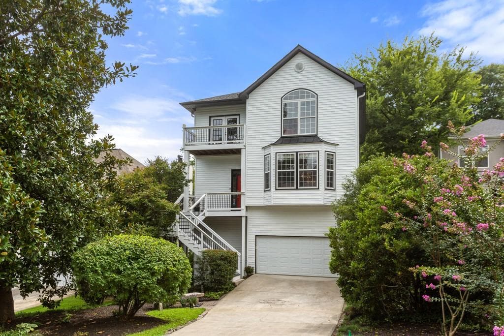 4 bedroom, 4 bathroom, 3,100 sq ft single family residence sold at 1445 Canoochee Drive, Brookhaven, GA 30319