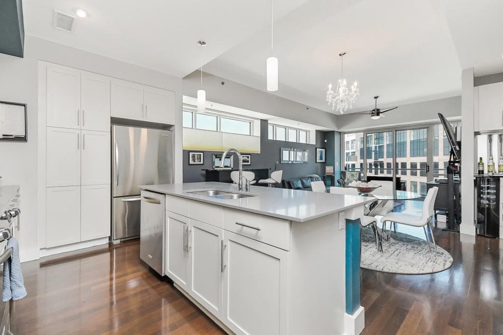 3 bedroom, 3 bathroom, 1,548 sq ft condominium sold at 1100 Howell Mill Road 608, Atlanta, GA 30318