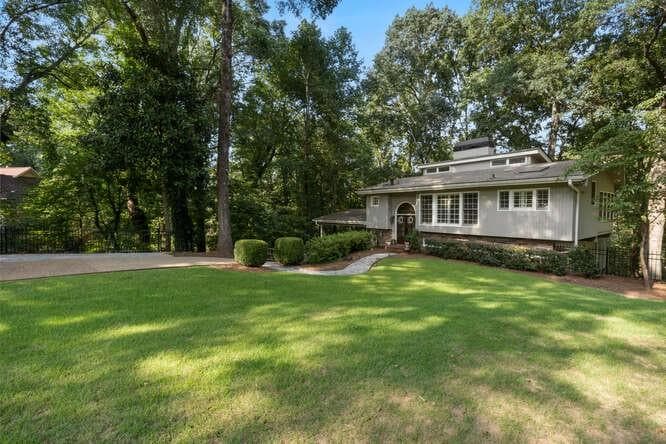 4 bedroom, 4 bathroom, 3,500 sq ft single family residence sold at 2925 Ridgewood Circle, Atlanta, GA 30327