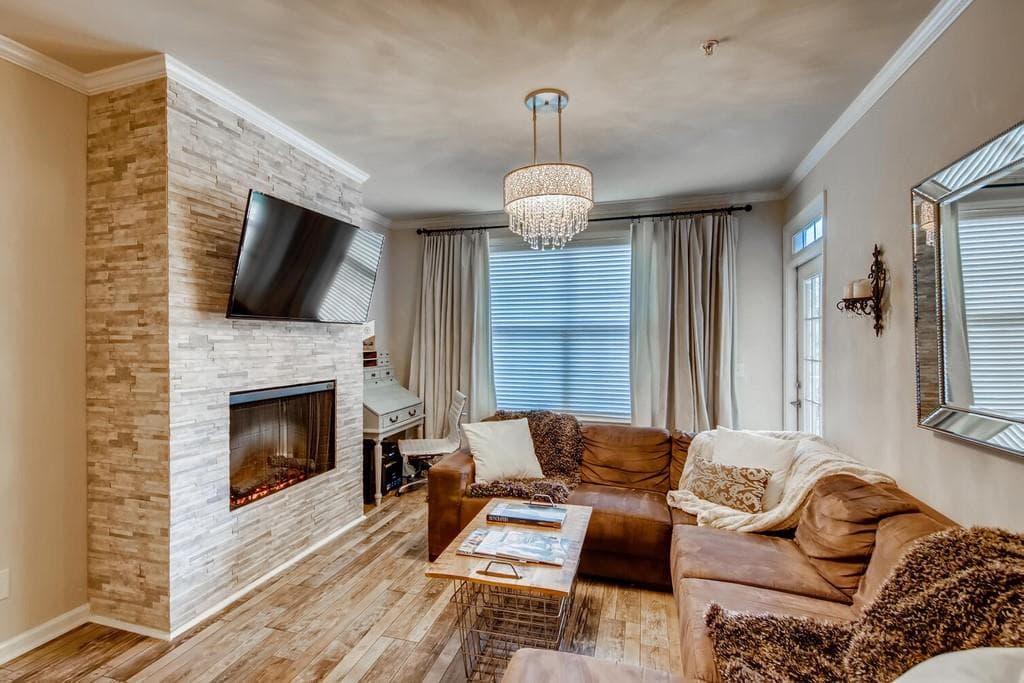 2 bedroom, 2 bathroom, 1,209 sq ft condominium sold at 4805 W Village Way 3203, Smyrna, GA 30080