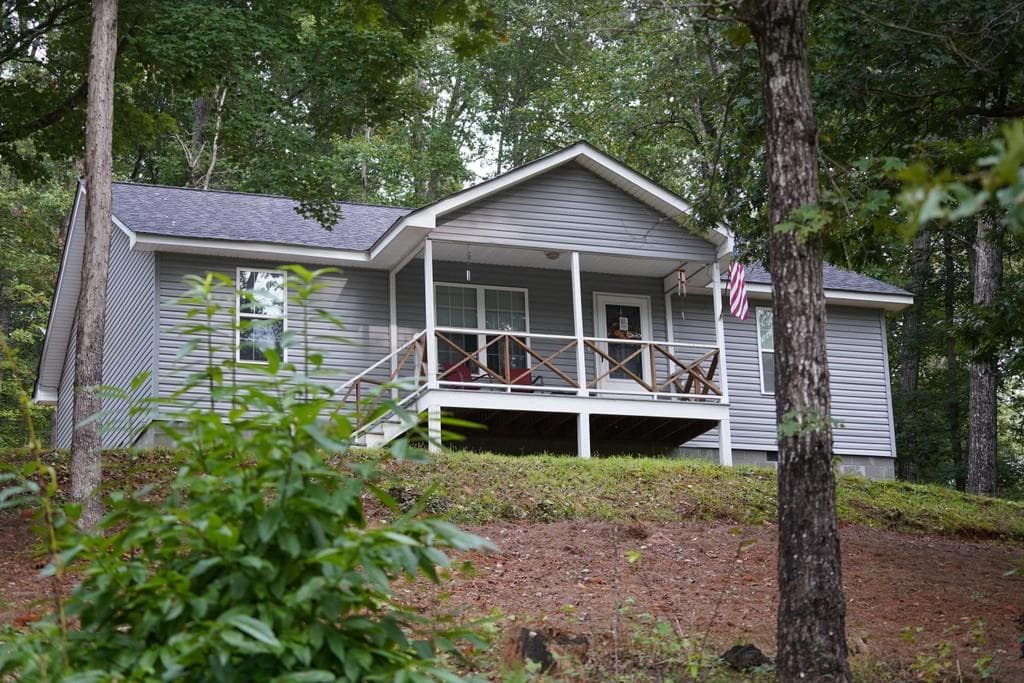 3 bedroom, 2 bathroom, 1,344 sq ft single family residence sold at 102 Putnam Road, Cleveland, GA 30528