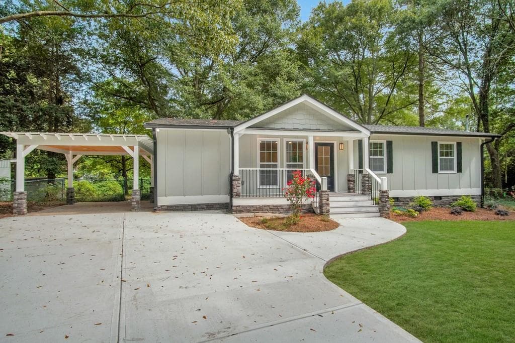 3 bedroom, 2 bathroom, 1,134 sq ft single family residence sold at 2783 Mildred Place, Smyrna, GA 30080