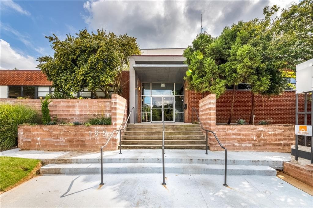 1 bedroom, 1 bathroom, 1,068 sq ft condominium sold at 195 Arizona Avenue 112, Atlanta, GA 30307