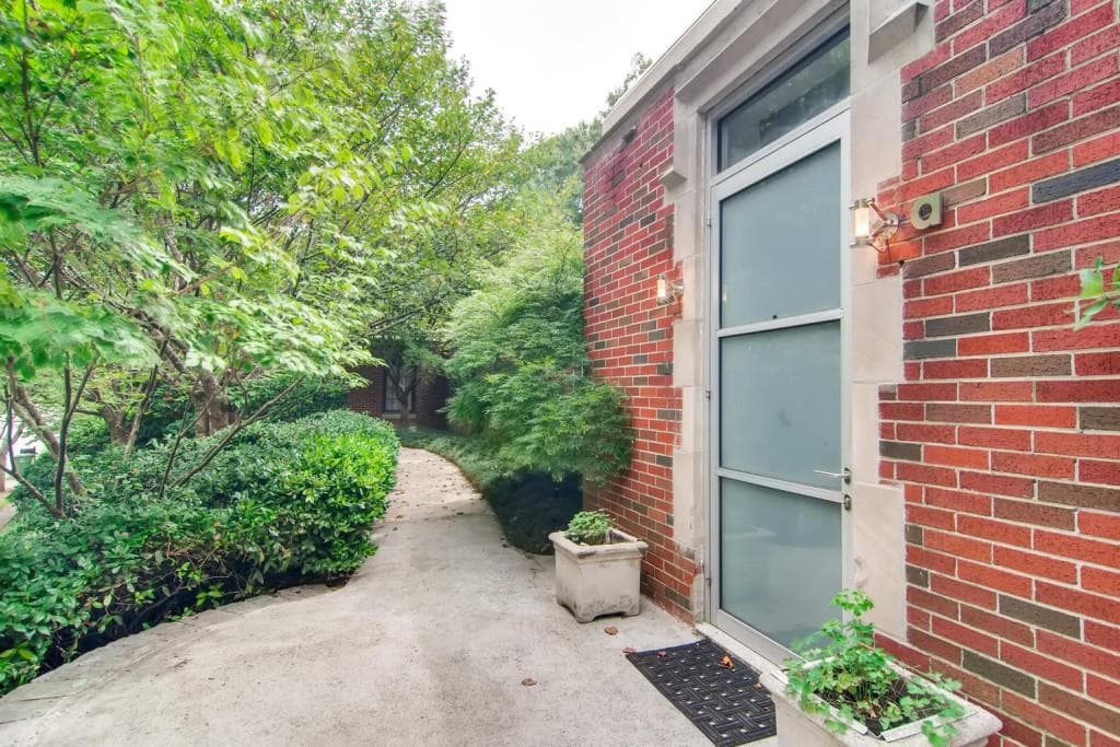 2 bedroom, 2 bathroom, 3,054 sq ft condominium sold at 1933 McLendon Avenue A, Atlanta, GA 30307