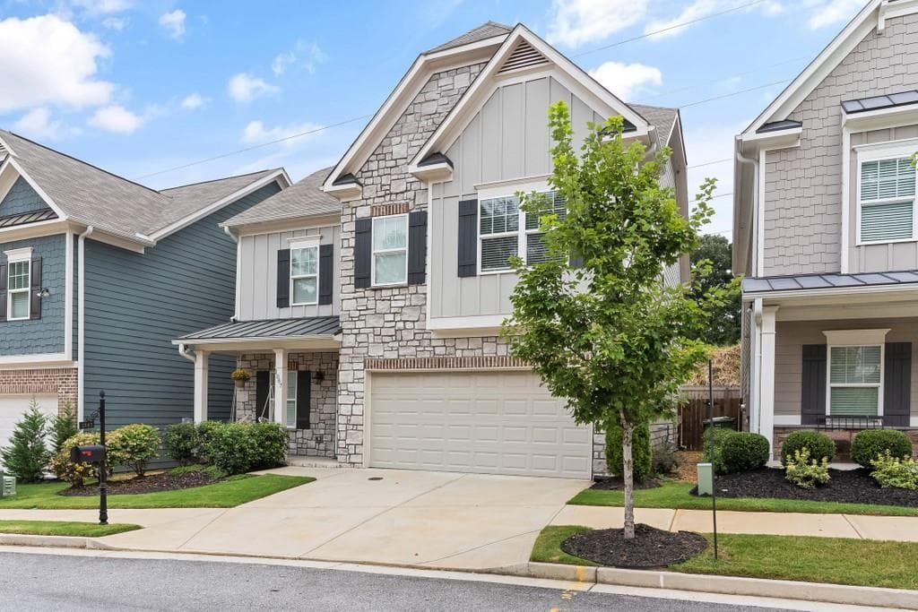 3 bedroom, 3 bathroom, 2,600 sq ft single family residence sold at 1067 Johnson Grove, Atlanta, GA 30318
