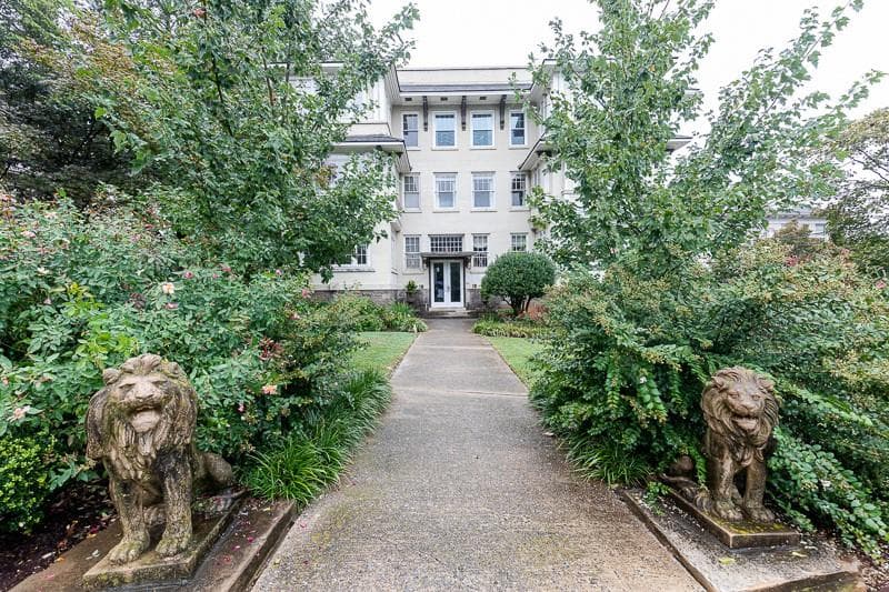 1 bedroom, 1 bathroom, 900 sq ft condominium sold at 18 Peachtree Circle 3, Atlanta, GA 30309