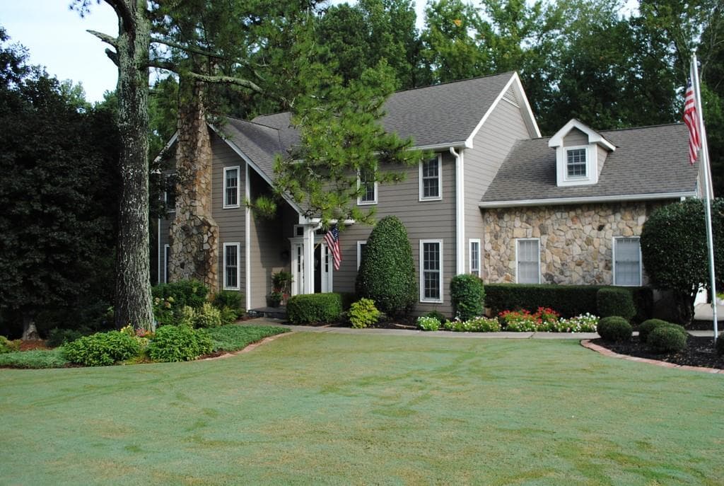 4 bedroom, 3 bathroom, 2,850 sq ft single family residence sold at 765 Kingridge Drive, Roswell, GA 30075