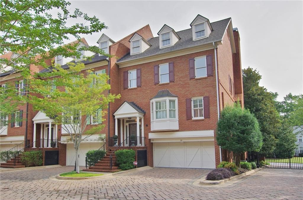 3 bedroom, 4 bathroom, 3,809 sq ft townhouse sold at 3685 Peachtree Road 19, Atlanta, GA 30319