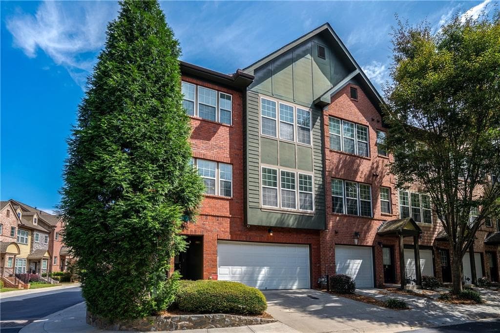 2 bedroom, 3 bathroom, 1,808 sq ft townhouse sold at 3713 Ashford Creek Hill, Brookhaven, GA 30319