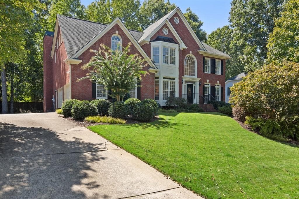 5 bedroom, 5 bathroom, 5,093 sq ft single family residence sold at 4876 Grandview Trace, Roswell, GA 30075