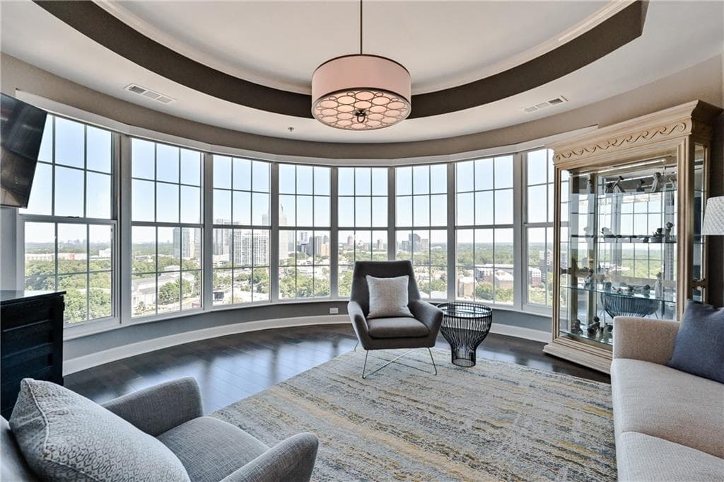2 bedroom, 2 bathroom, 1,333 sq ft condominium sold at 325 E Paces Ferry Road 2002, Atlanta, GA 30305