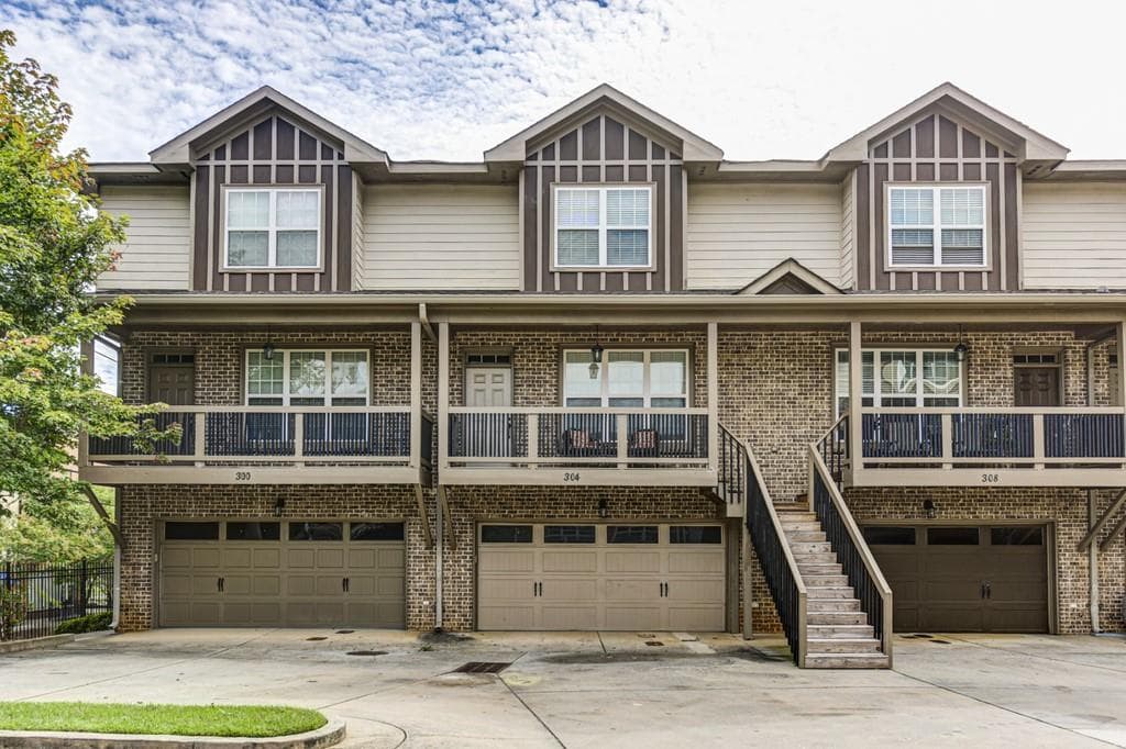 2 bedroom, 3 bathroom, 1,524 sq ft townhouse sold at 304 Vannoy Park Lane Drive, Atlanta, GA 30316