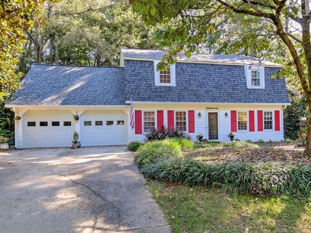 3 bedroom, 3 bathroom, 2,168 sq ft single family residence sold at 2704 Chestnut Ridge Way, Marietta, GA 30062