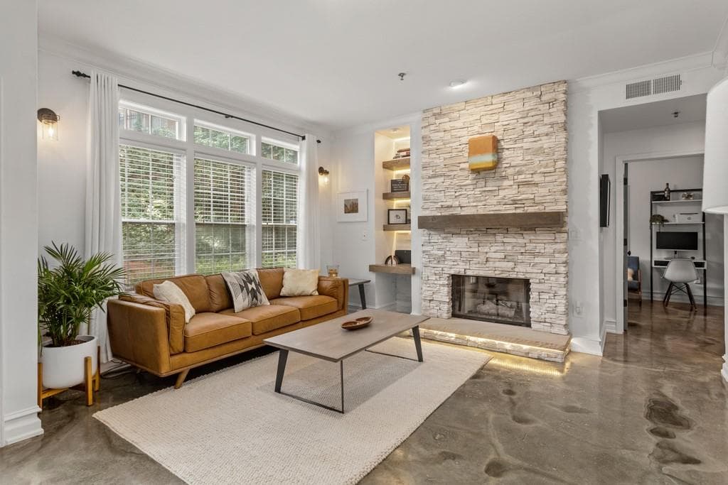 2 bedroom, 2 bathroom, 1,084 sq ft condominium sold at 220 Renaissance Parkway 2118, Atlanta, GA 30308