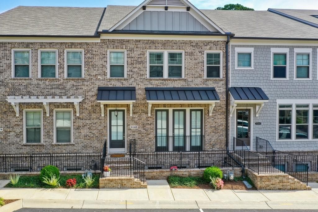 3 bedroom, 4 bathroom, 2,983 sq ft townhouse sold at 3568 Parkside Way, Brookhaven, GA 30319