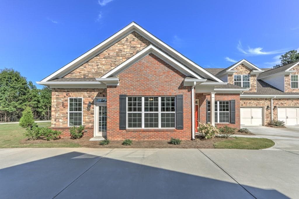 3 bedroom, 3 bathroom, 2,563 sq ft condominium sold at 304 Haven Circle, Douglasville, GA 30135