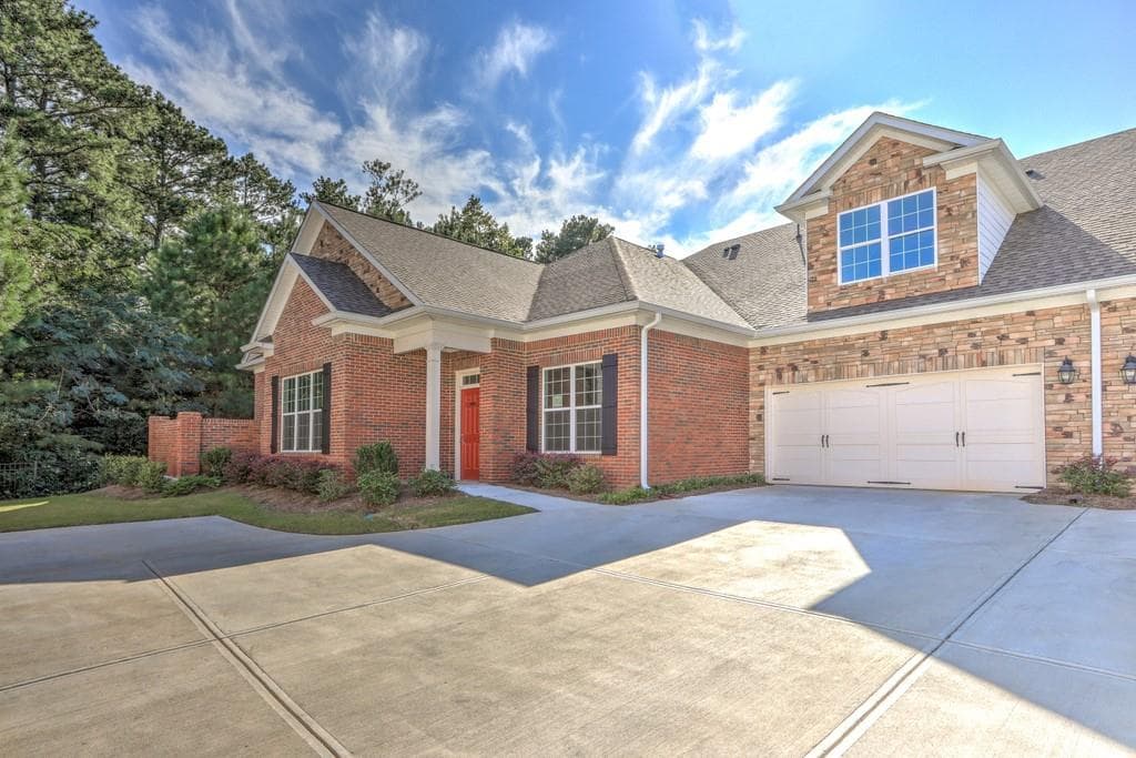 3 bedroom, 3 bathroom, 2,563 sq ft condominium sold at 302 Haven Circle, Douglasville, GA 30135