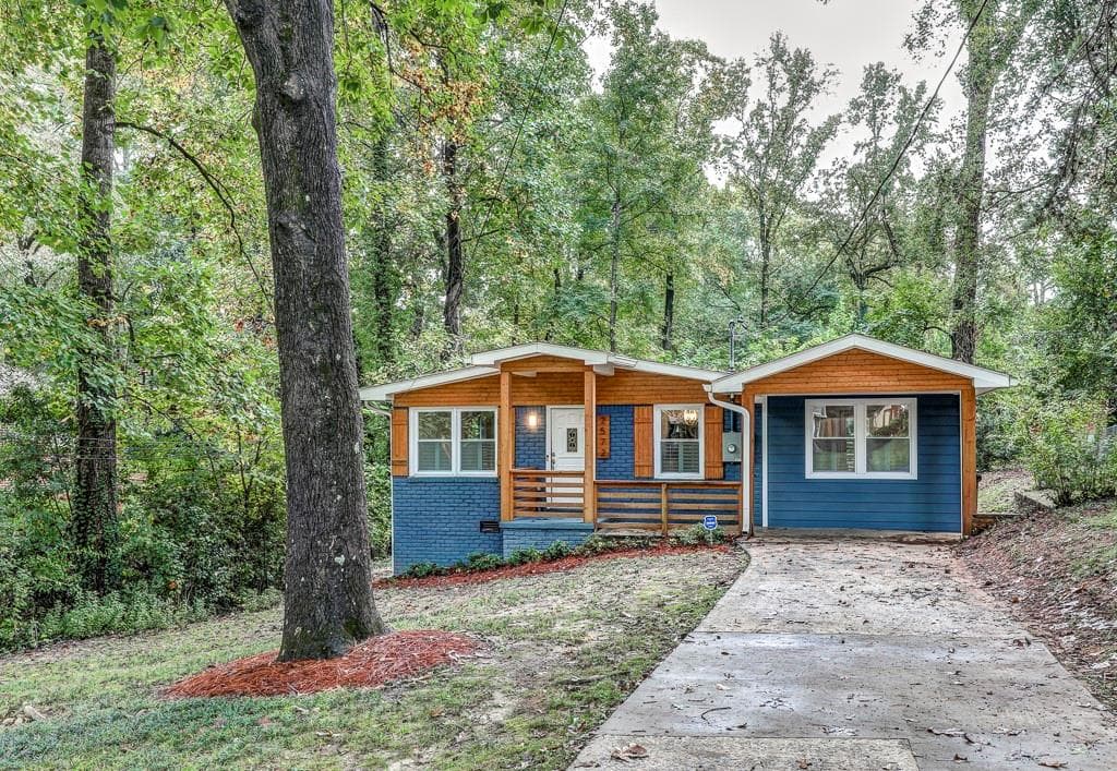 3 bedroom, 2 bathroom, 1,398 sq ft single family residence sold at 2572 Warwick Circle, Atlanta, GA 30345