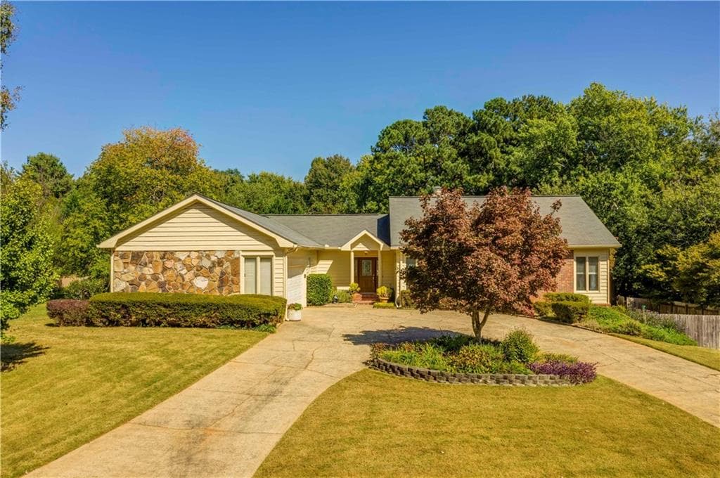 570 Saddle Creek Circle, Roswell, GA 30076 — most recent listing photo
