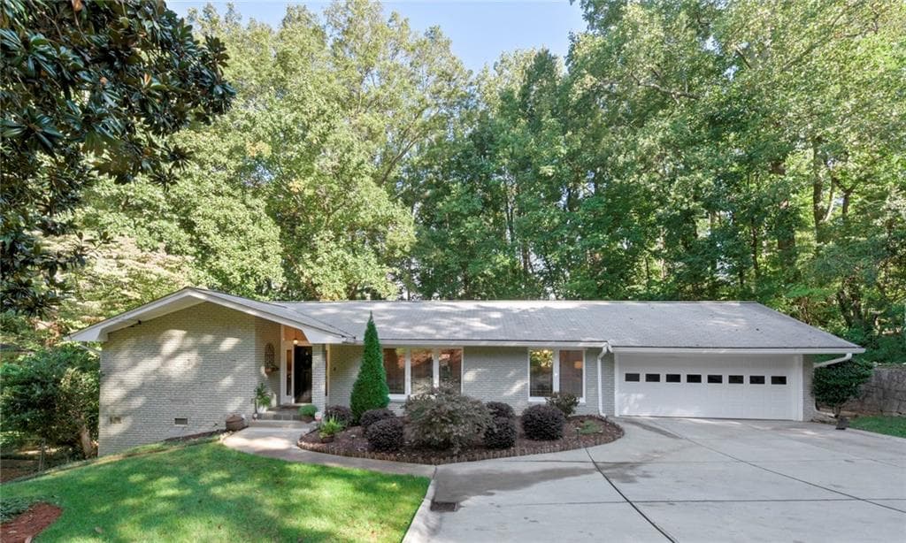 3 bedroom, 2 bathroom, 2,024 sq ft single family residence sold at 2978 Green Oaks Circle, Atlanta, GA 30345