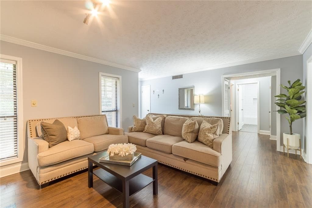 2 bedroom, 2 bathroom, 1,314 sq ft condominium sold at 805 Dunbar Drive, Dunwoody, GA 30338