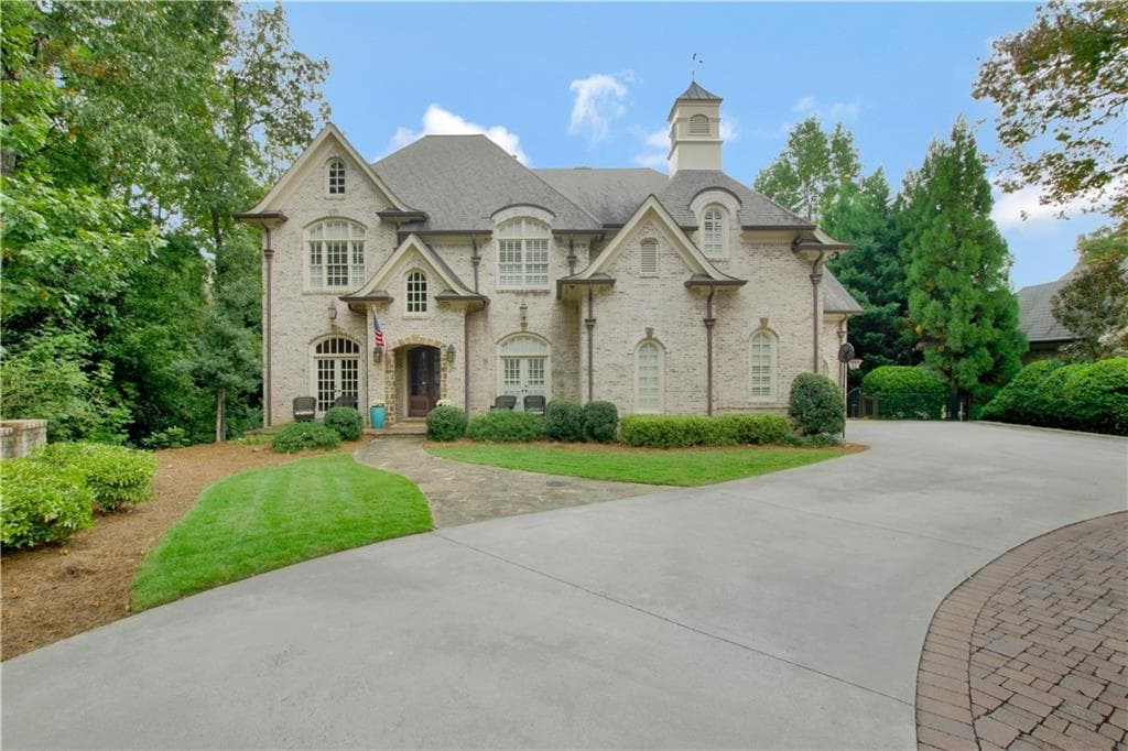 6 bedroom, 7 bathroom, 7,400 sq ft single family residence sold at 4583 Stella Drive, Atlanta, GA 30327