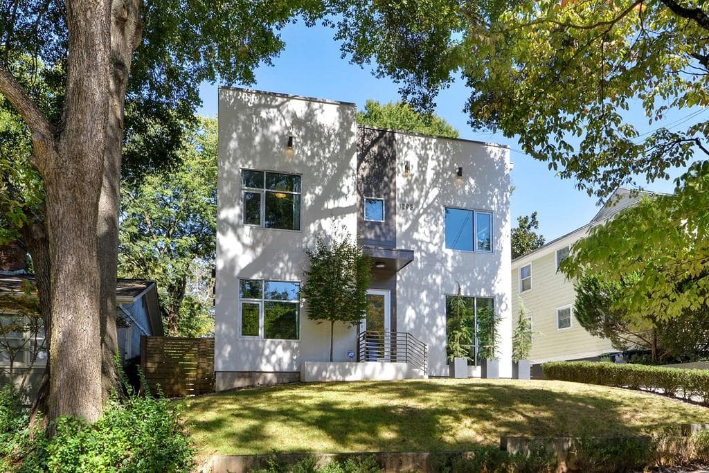 4 bedroom, 3 bathroom, 2,800 sq ft single family residence sold at 1298 Hosea L Williams Drive, Atlanta, GA 30317