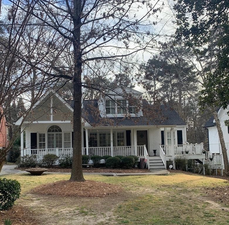 4 bedroom, 5 bathroom, 3,900 sq ft single family residence sold at 2622 Ellwood Drive, Atlanta, GA 30305