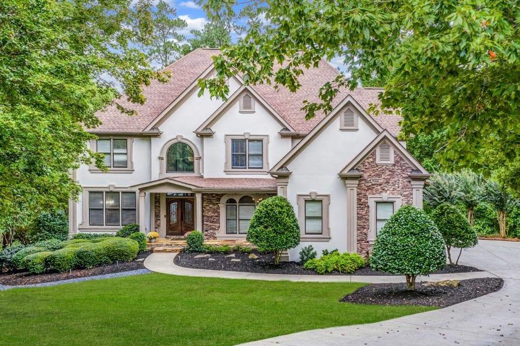 6 bedroom, 5 bathroom, 6,022 sq ft single family residence sold at 410 Oak Hollow Court, Alpharetta, GA 30004
