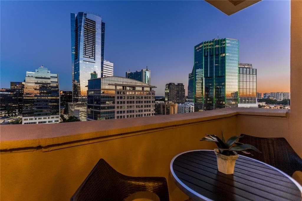 2 bedroom, 2 bathroom, 1,424 sq ft condominium sold at 3334 Peachtree Road 1412, Atlanta, GA 30326
