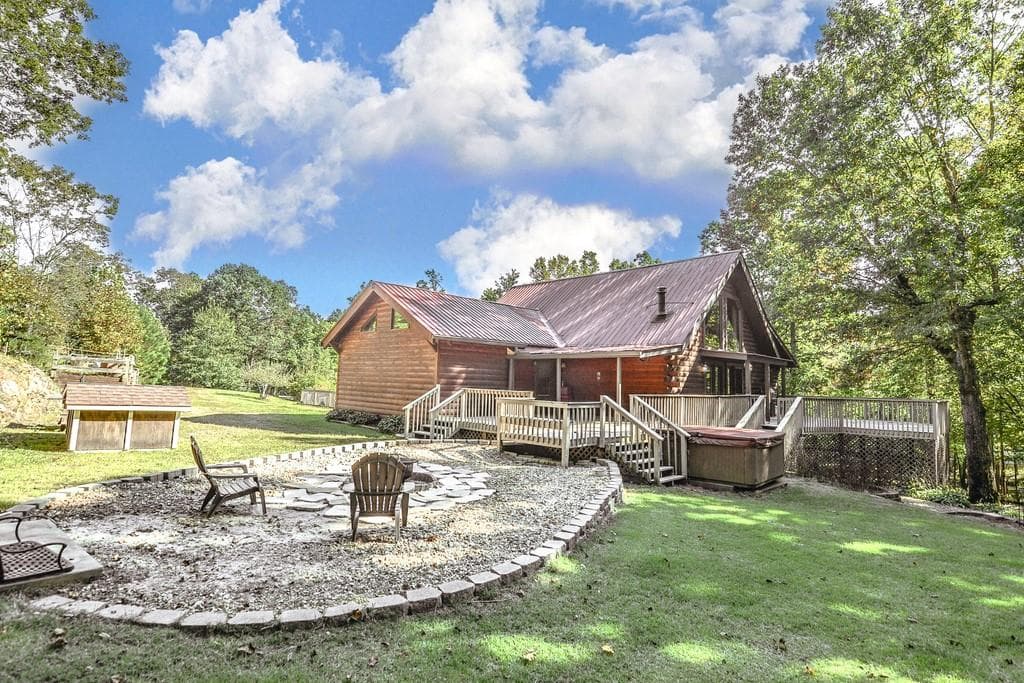 5 bedroom, 2 bathroom, 3,525 sq ft single family residence sold at 955 Smith Circle, Dawsonville, GA 30534