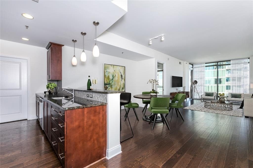 2 bedroom, 3 bathroom, 1,728 sq ft condominium sold at 270 17th Street 2210, Atlanta, GA 30363