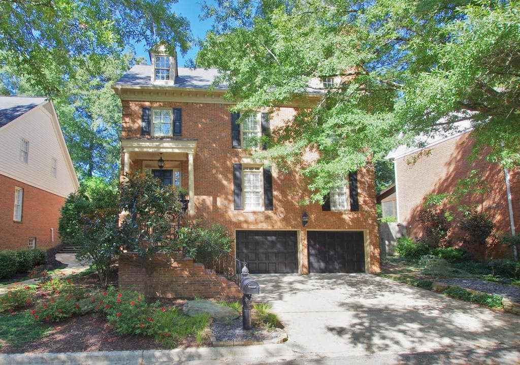 4 bedroom, 4 bathroom, 3,900 sq ft single family residence sold at 1085 Sheridan Park, Atlanta, GA 30324