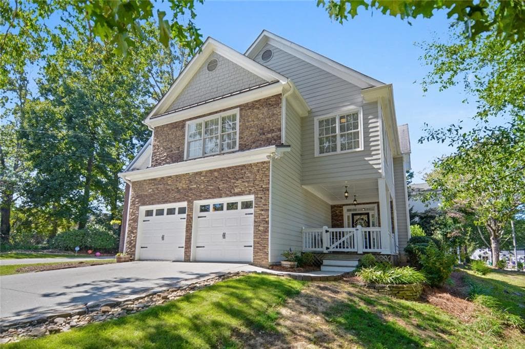 3 bedroom, 3 bathroom, 2,616 sq ft single family residence sold at 3226 Osborne Road, Brookhaven, GA 30319