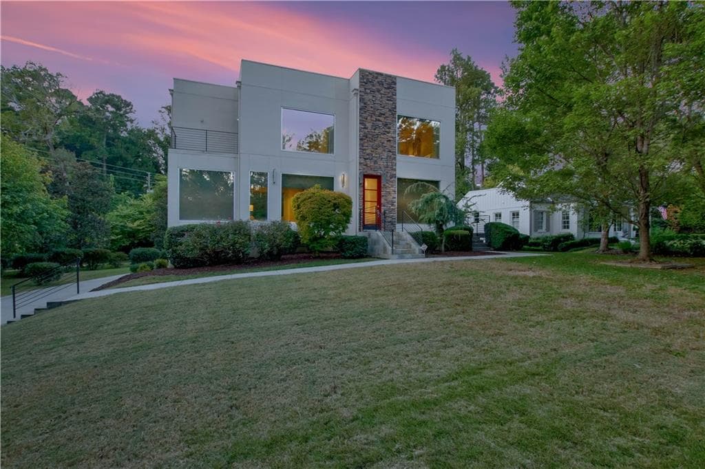 3 bedroom, 4 bathroom, 2,110 sq ft single family residence sold at 2422 Sagamore Drive, Atlanta, GA 30305