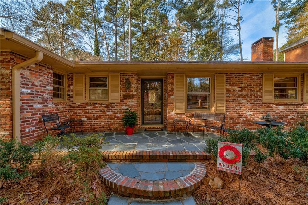 4 bedroom, 4 bathroom, 3,067 sq ft single family residence sold at 1886 Ravenwood Way, Atlanta, GA 30329