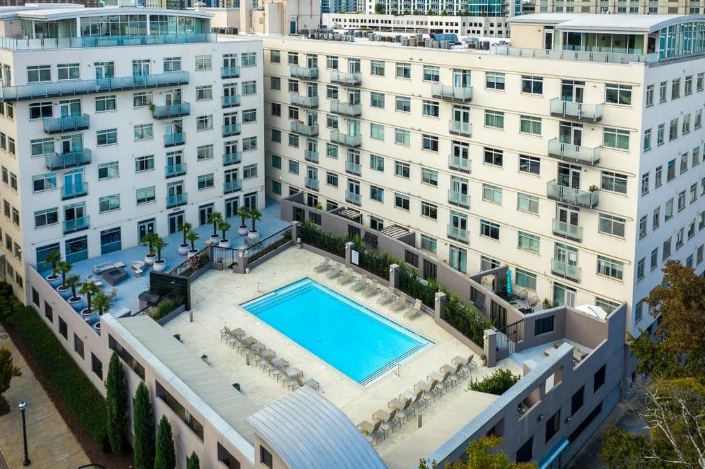 1 bedroom, 1 bathroom, 1,005 sq ft condominium sold at 805 Peachtree Street 609, Atlanta, GA 30308