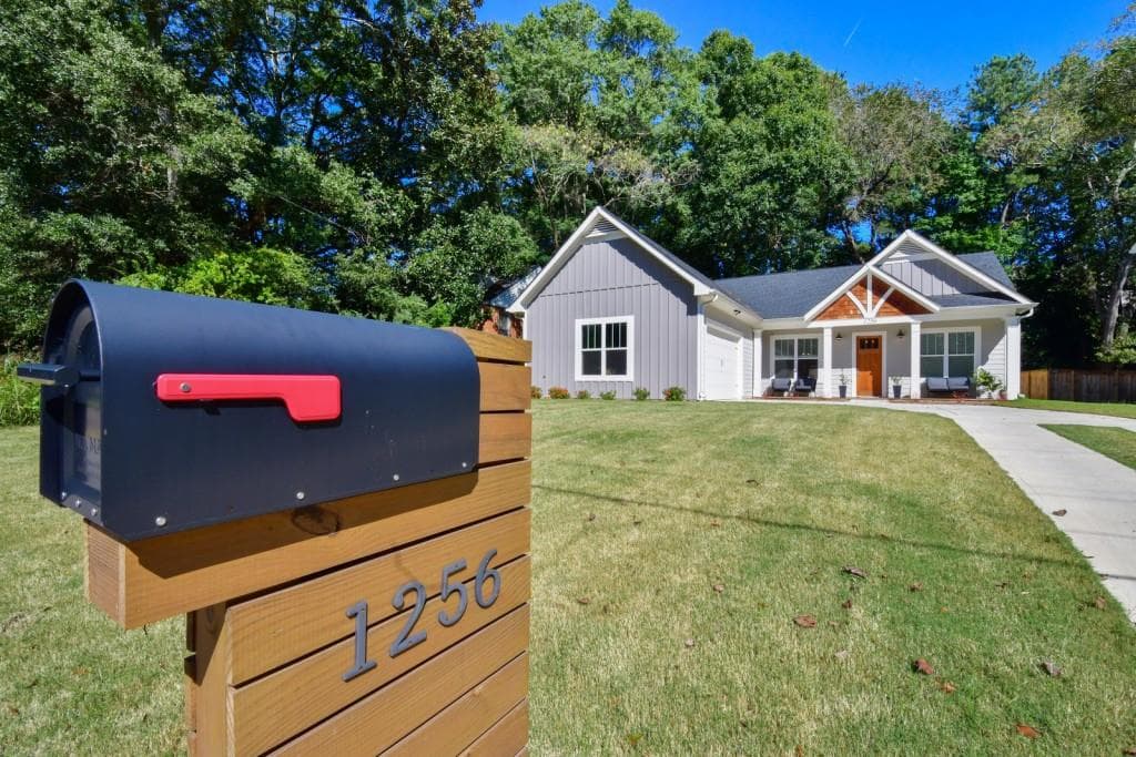 3 bedroom, 3 bathroom, 2,413 sq ft single family residence sold at 1256 Eastland Road, Atlanta, GA 30316