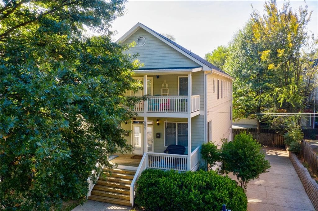 2 bedroom, 3 bathroom, 1,740 sq ft townhouse sold at 553 Boulevard Place B, Atlanta, GA 30308