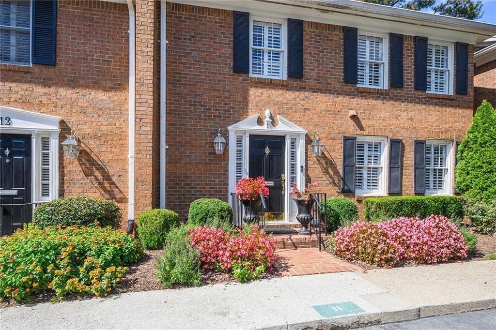 3 bedroom, 3 bathroom, 1,944 sq ft townhouse sold at 4620 Wieuca Road 11, Atlanta, GA 30342