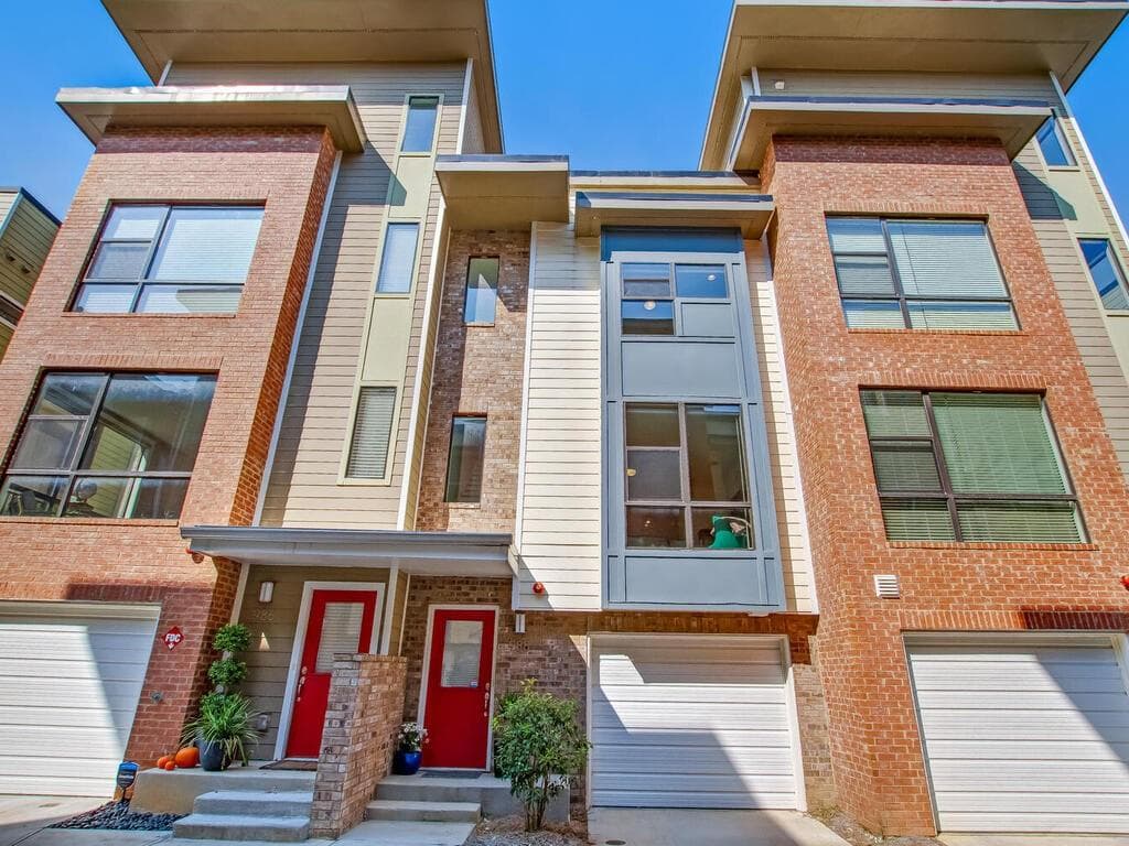 2 bedroom, 3 bathroom, 1,510 sq ft townhouse sold at 988 Moda Drive, Atlanta, GA 30316